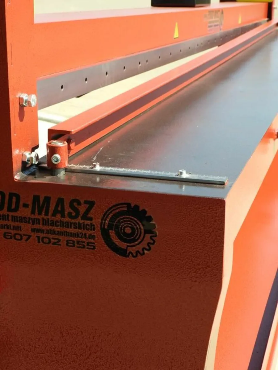 manual sheet metal guillotine 3050/1.2mm - Image 3