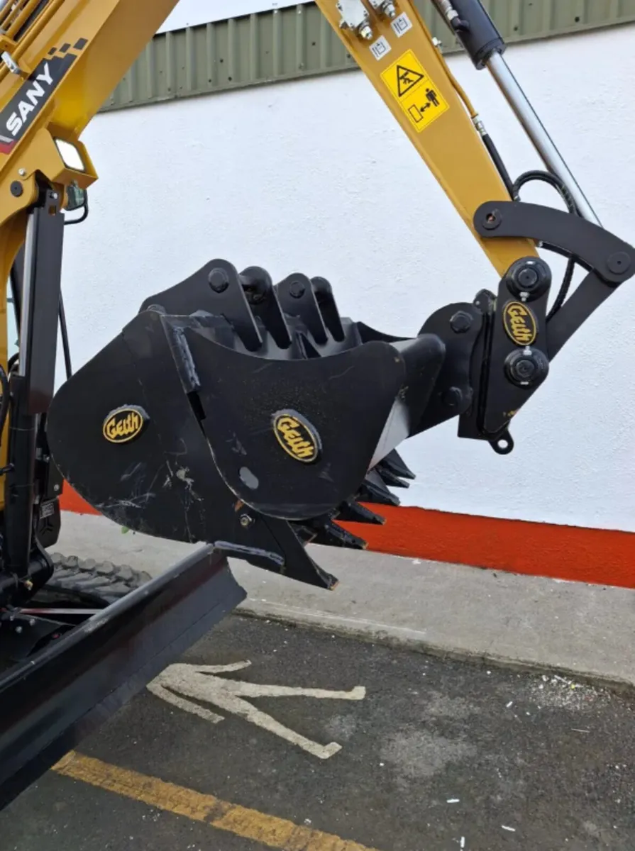 SY26C Excavator - NEW _ UNUSED - Image 2