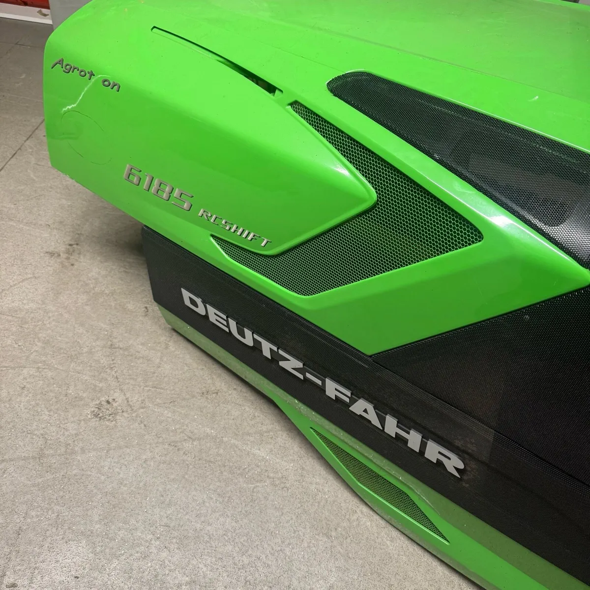 Deutz 6185 Bonnet - damaged repairable. - Image 4