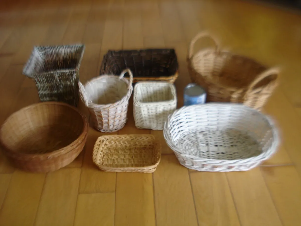 8 WICKER BASKETS VARIOUS SHAPES & SIZES. - Image 3