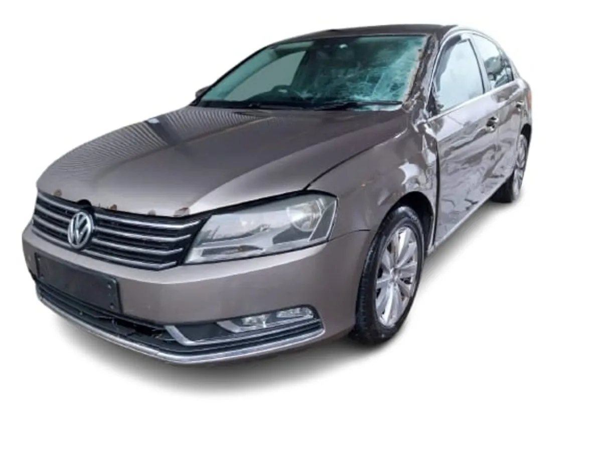 2011 VOLKSWAGEN PASSAT For Breaking/Dismantling - Image 2