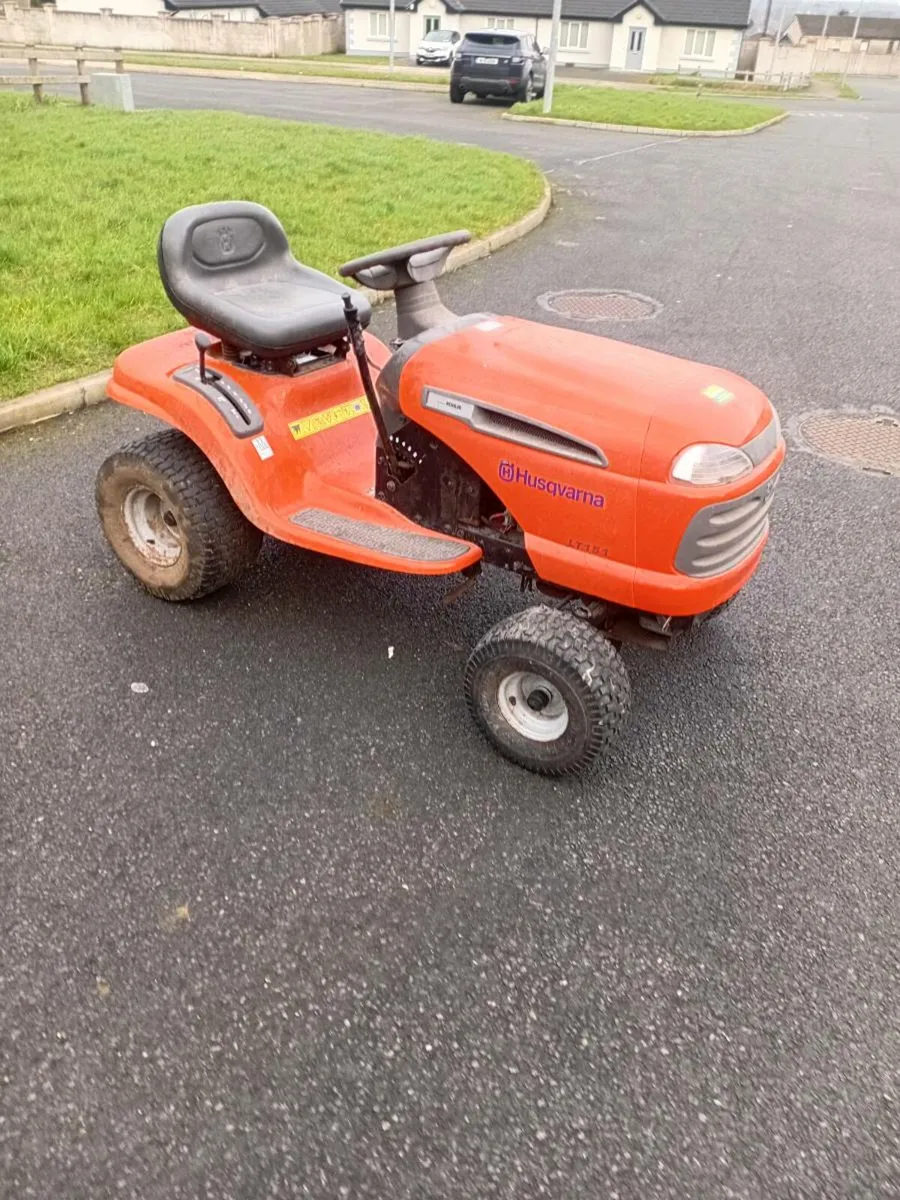 Ride on lawnmower - Image 1