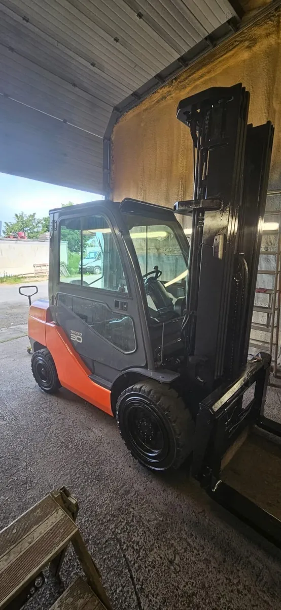forklift - Image 1