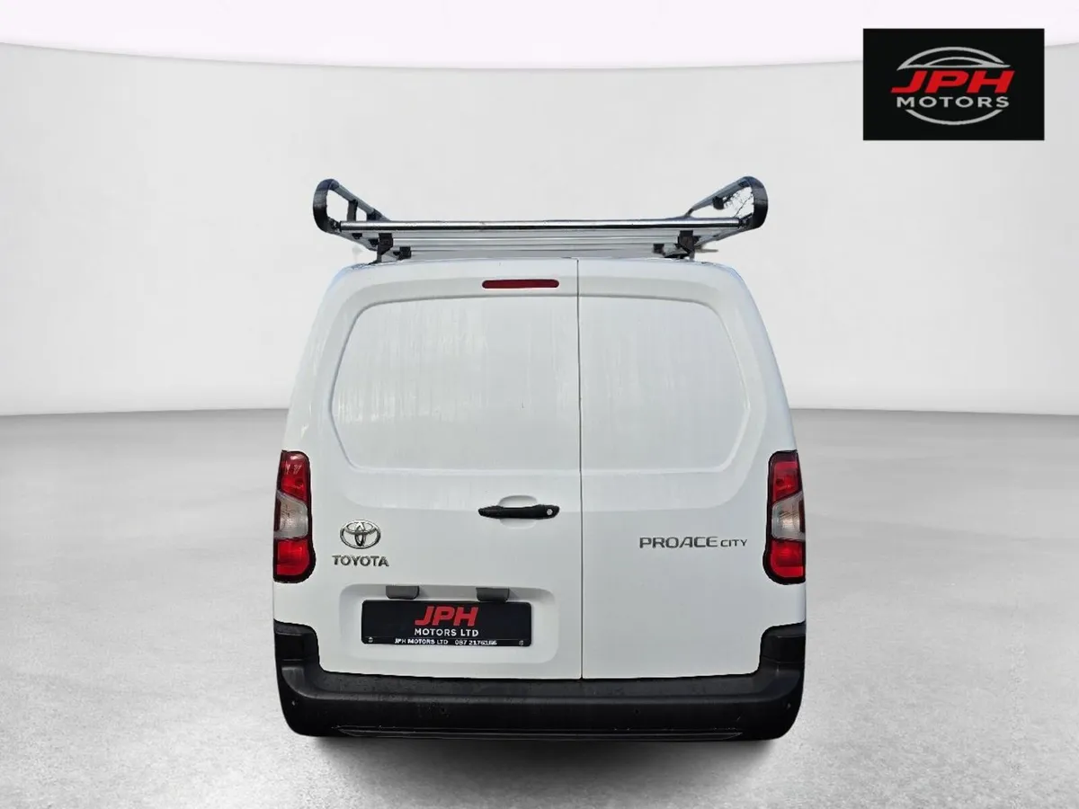 Toyota Proace City 3 Seats - Image 4