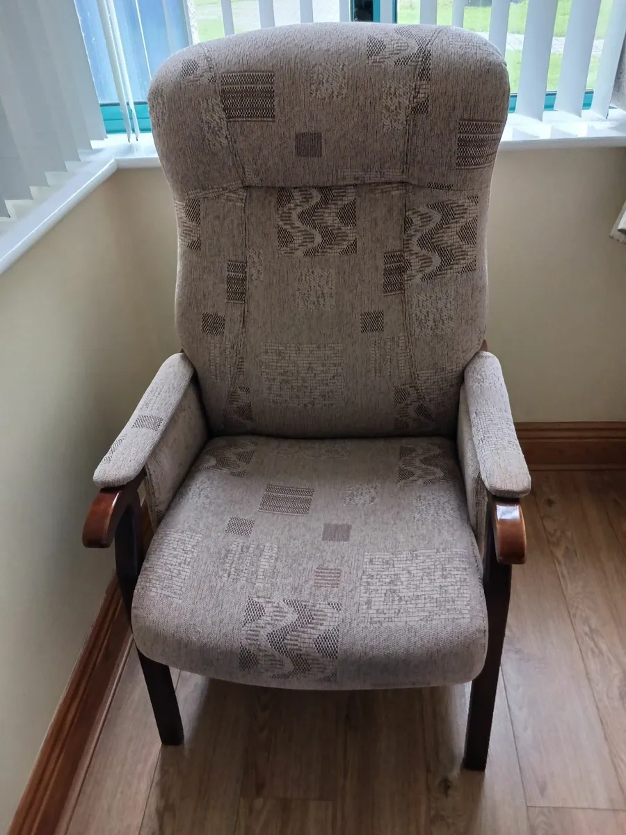 Arm chair - Image 1