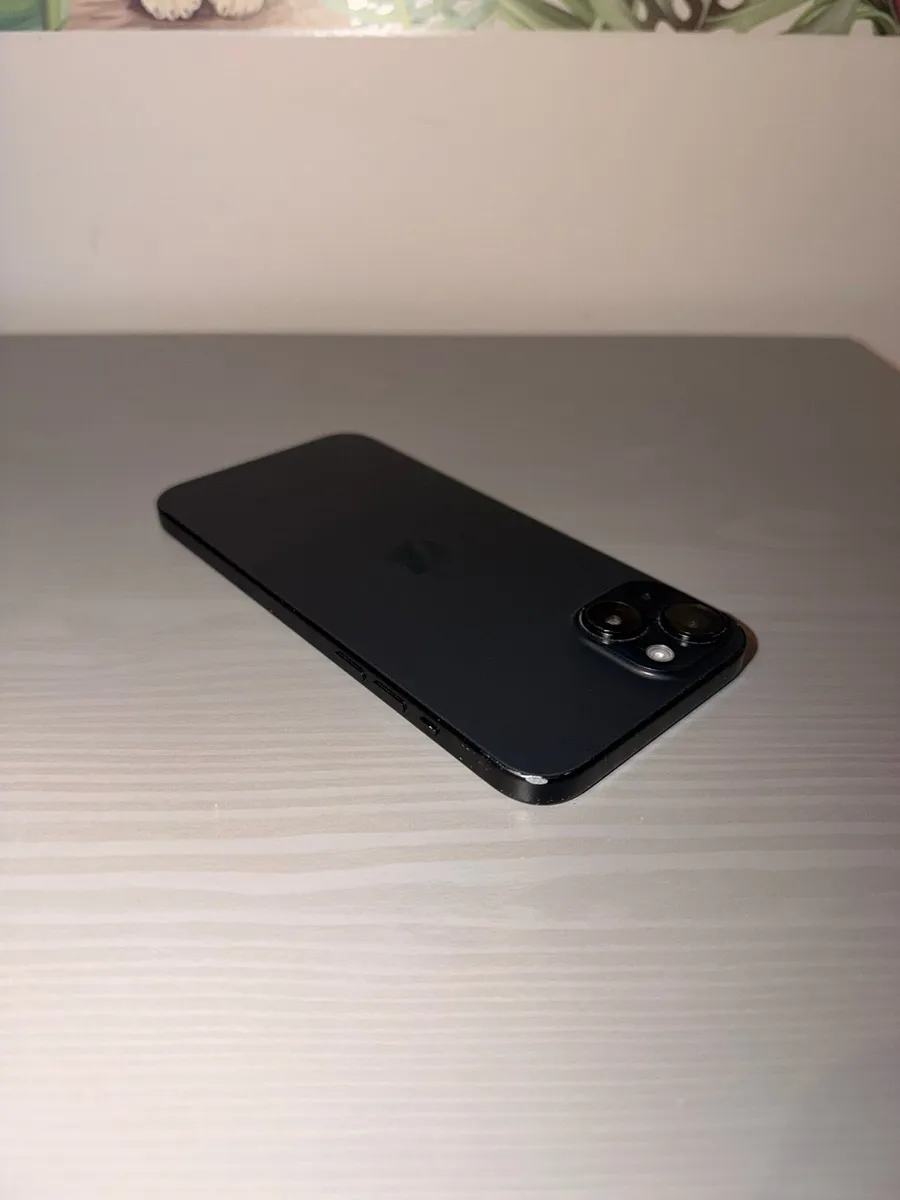 iPhone 15 Plus - Image 2
