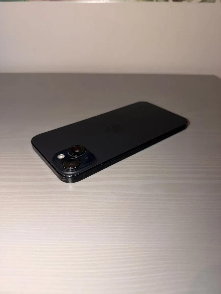 iPhone 15 Plus - Image 3