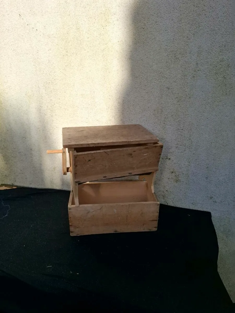 Antique farming flour making grinder box - Image 1