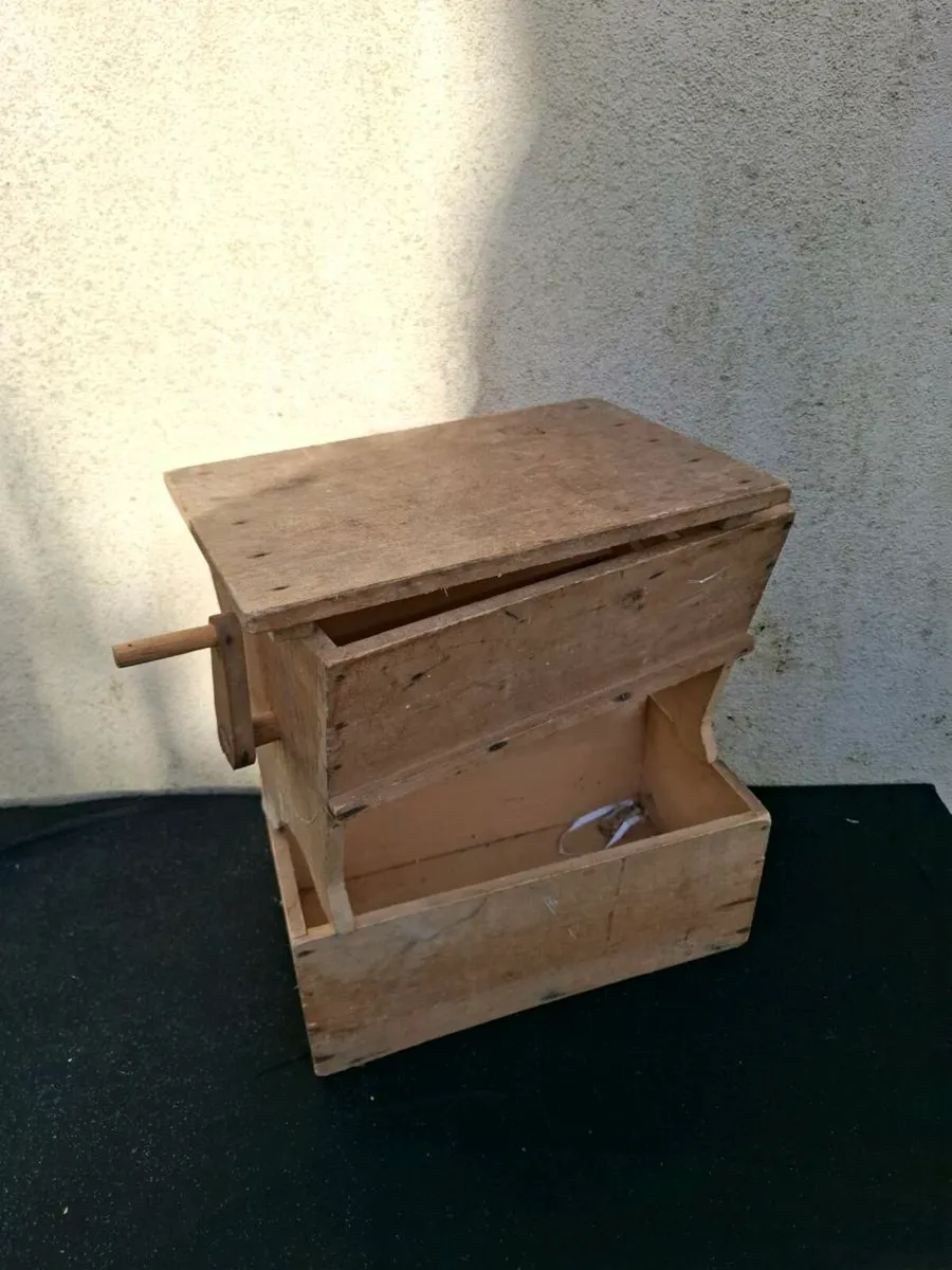 Antique farming flour making grinder box - Image 2