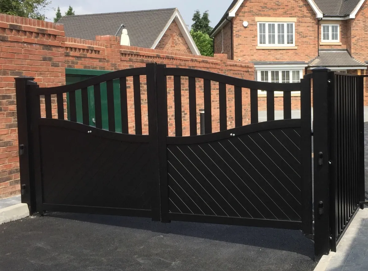 Aluminium Driveway House Entrance Gates - Image 2