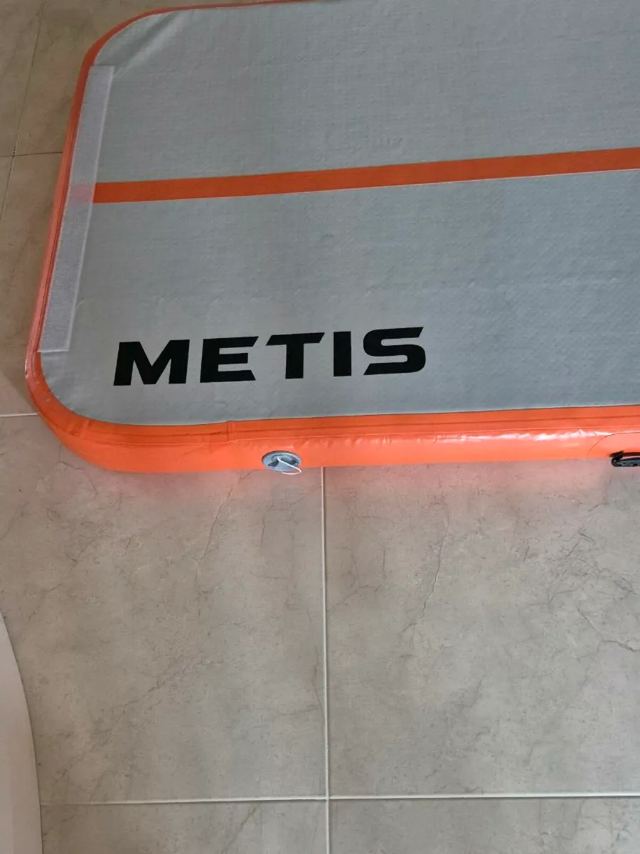 METIS INFLATABLE GYMNASTICS MAT - Image 1