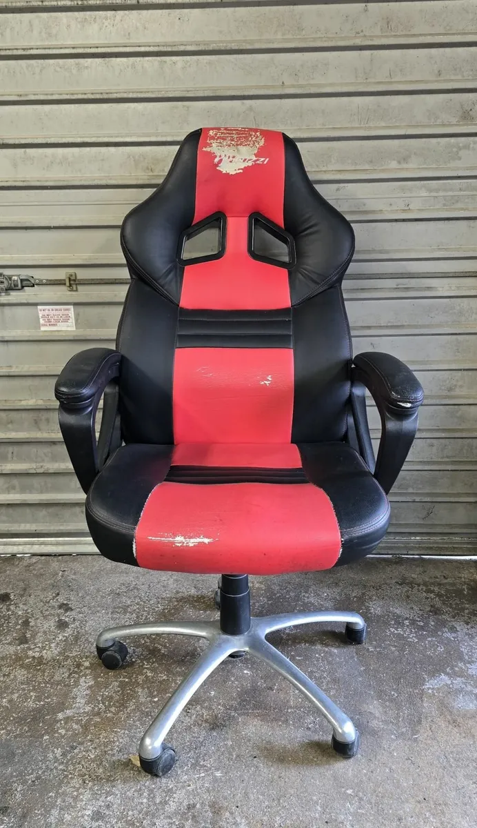 FREE Reclining gaming chair - Image 2