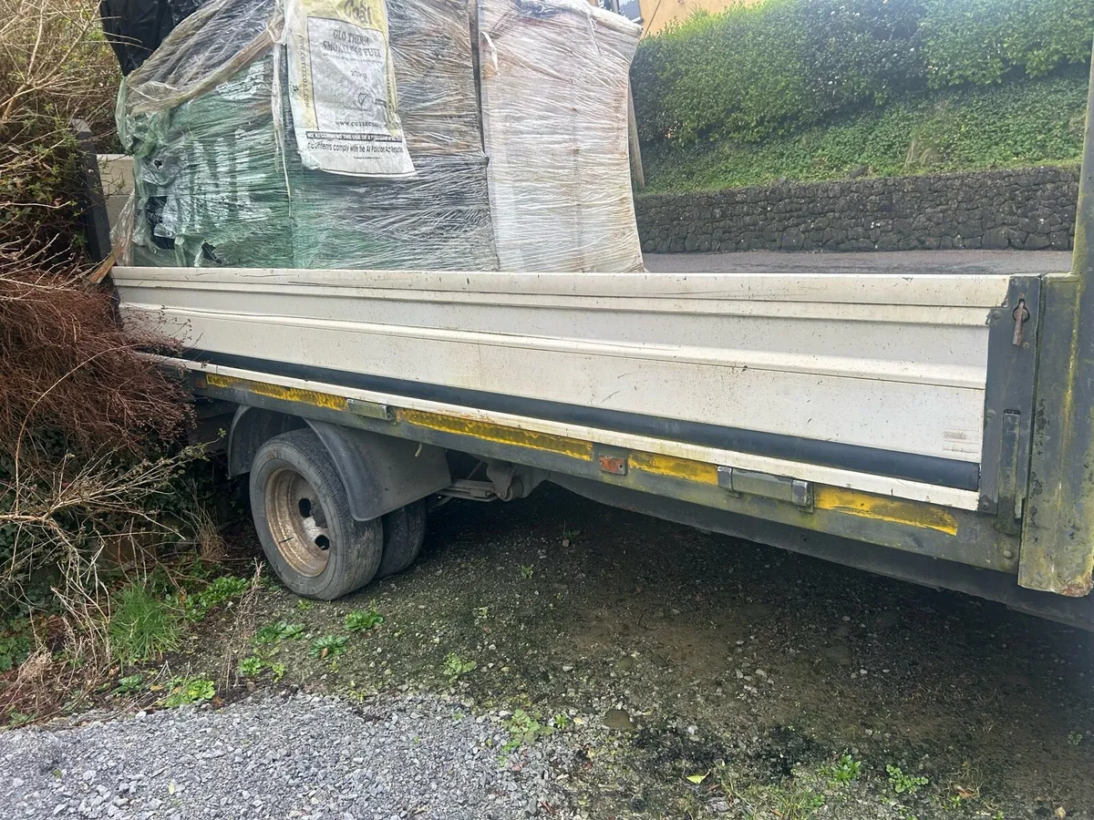 Transit body and tail lift - Image 1