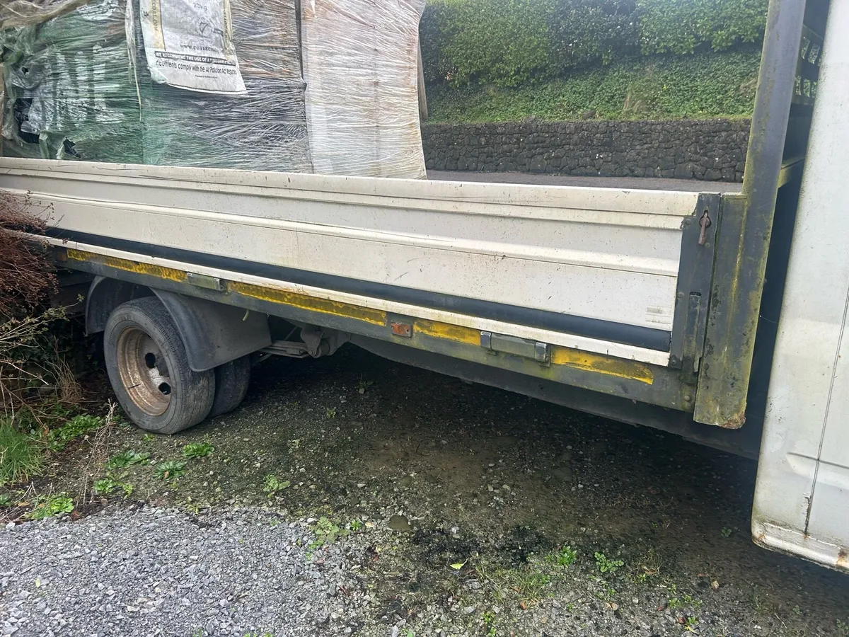 Transit body and tail lift - Image 4