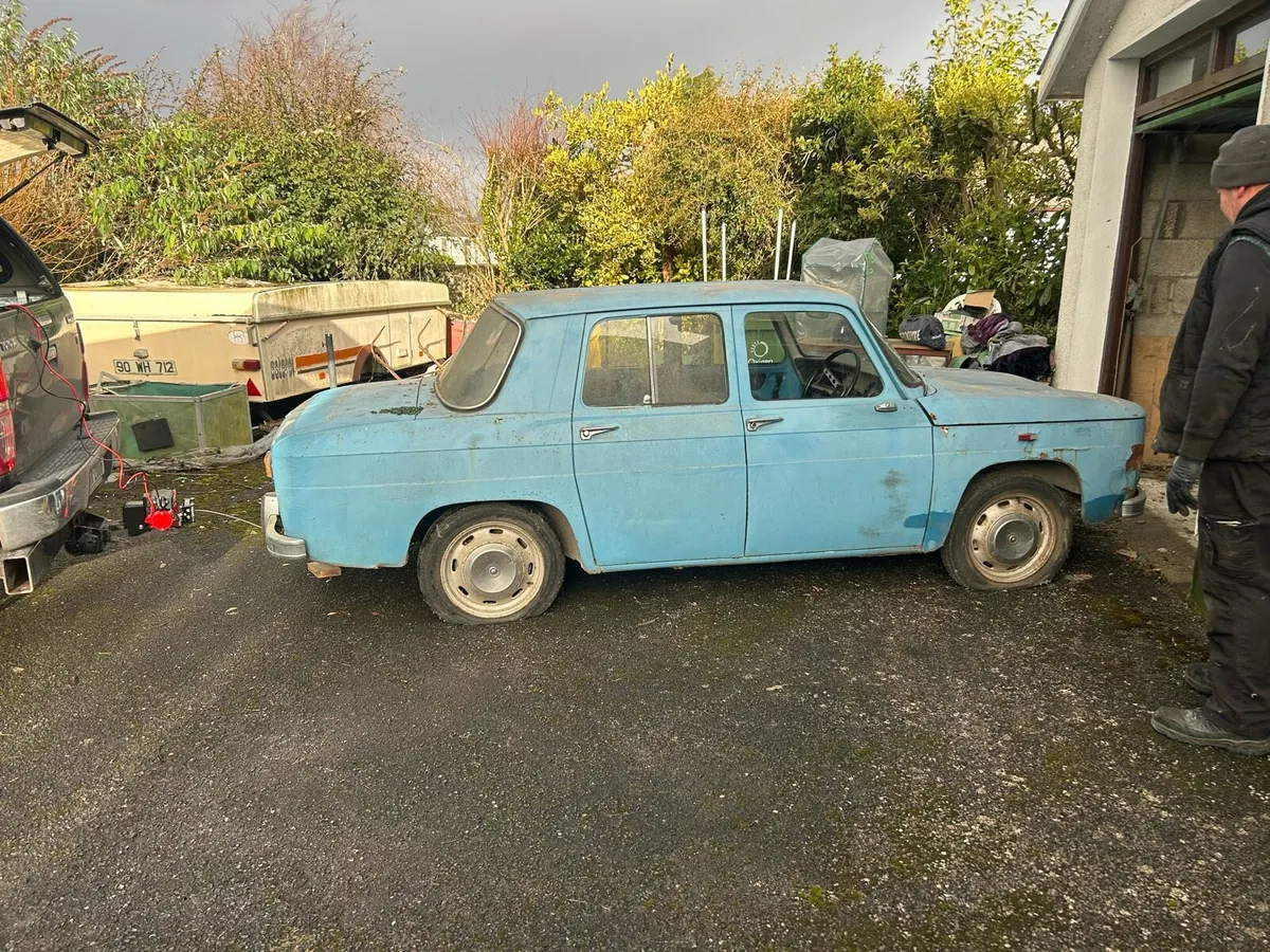 Renault 8 - Image 1