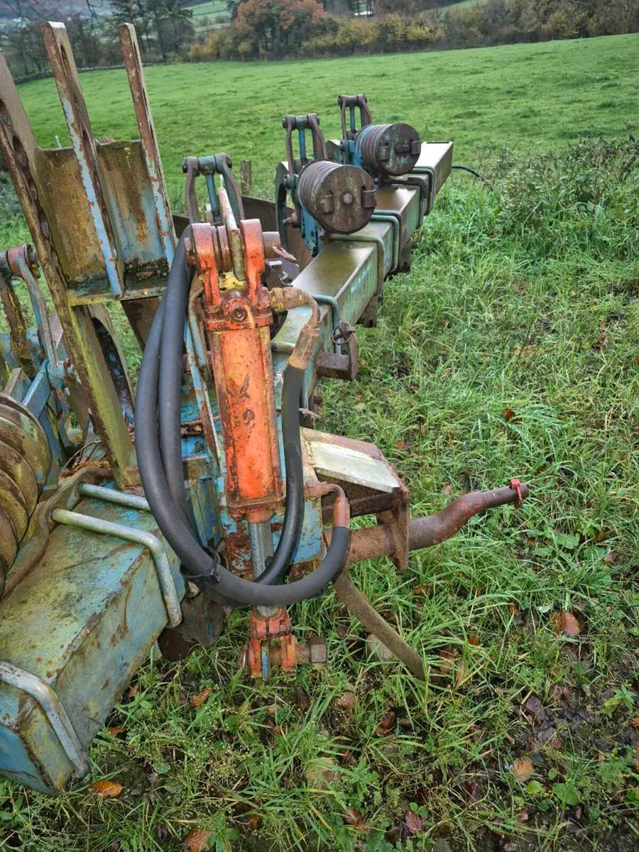 Fiskars 4 furrow Plough - Image 3