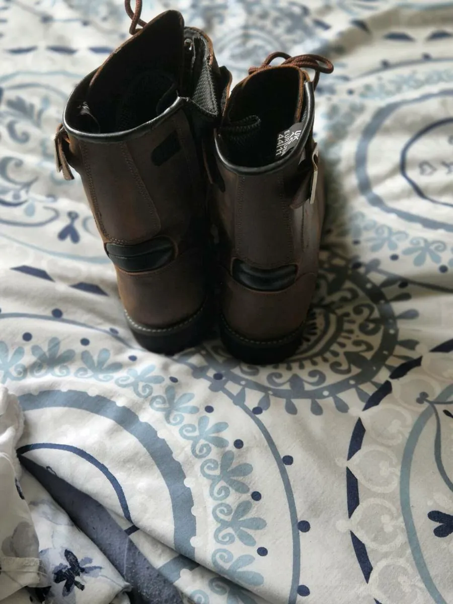 Motorbike gear - Image 1