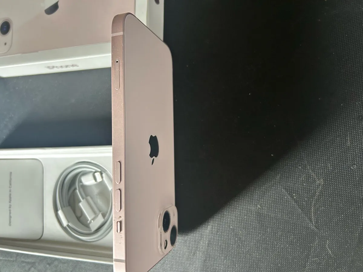 iPhone 13 - Image 4