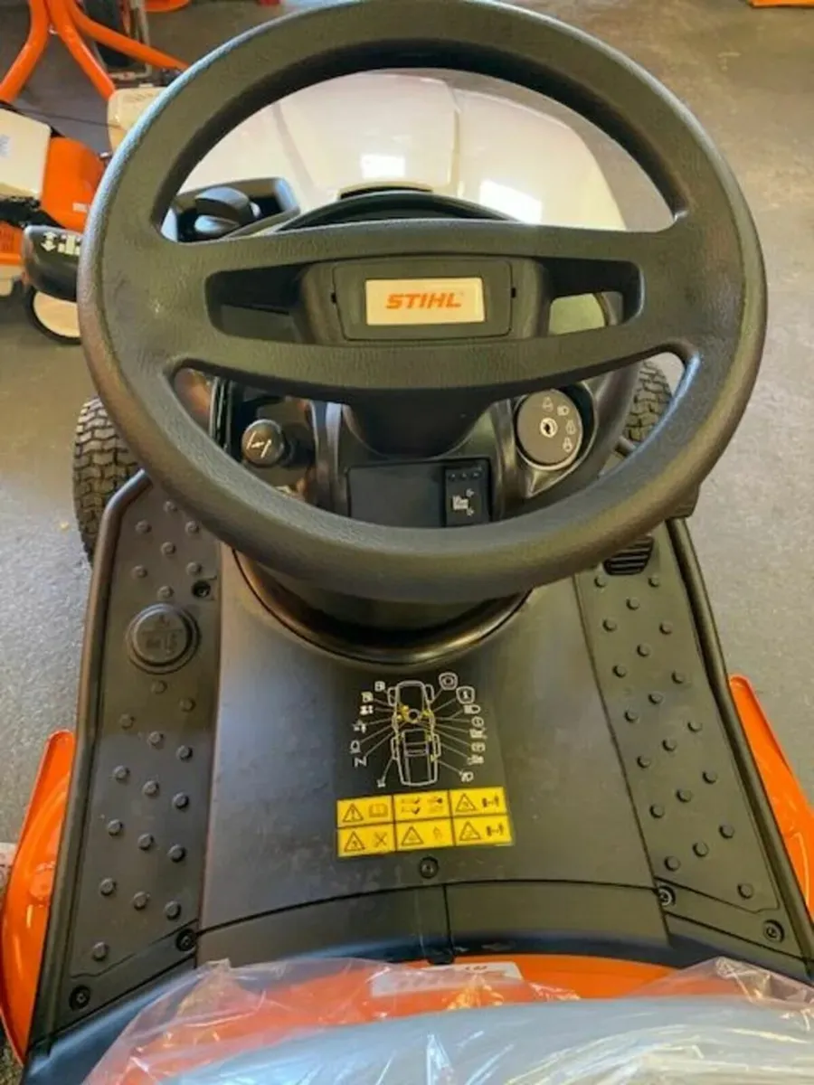 Stihl 5112 Z Petrol Ride On Mower - Image 3