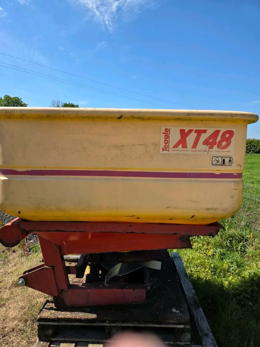 Fertiliser spreader - Image 3