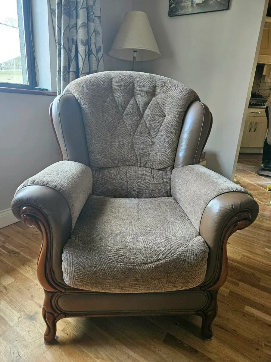 Queen Ann 311 suite. - Image 2