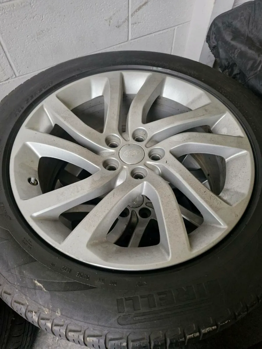 Land Rover alloys - Image 1