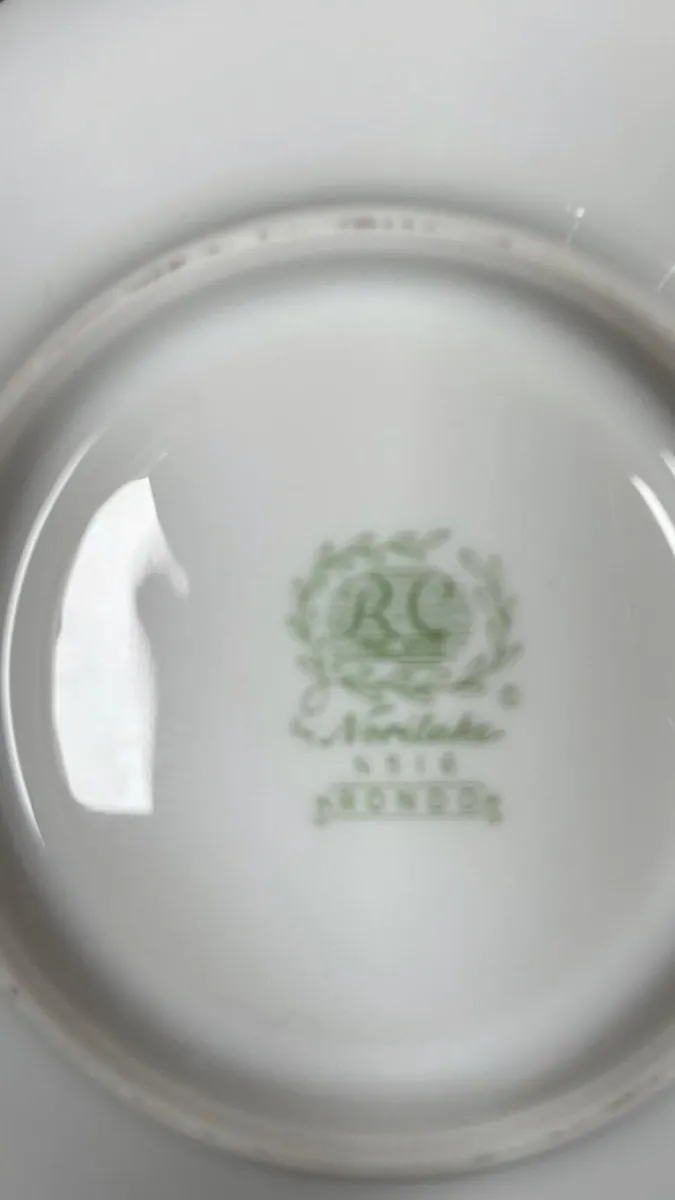 Noritake ‘Rondo’ Dinner and Tea Service - Image 2