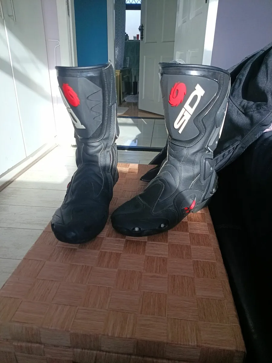 Motorcycle gear - Image 3