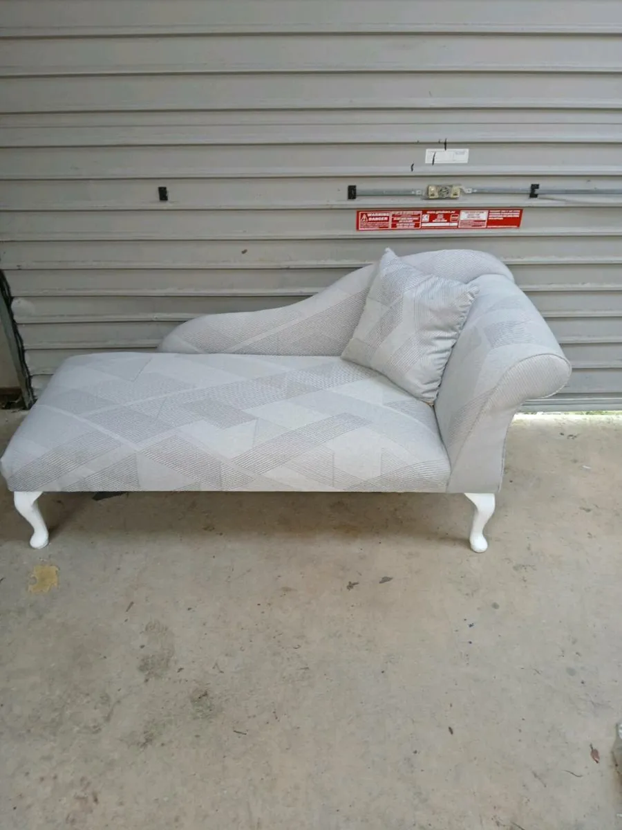 Chaseloungenewlereupholster - Image 1