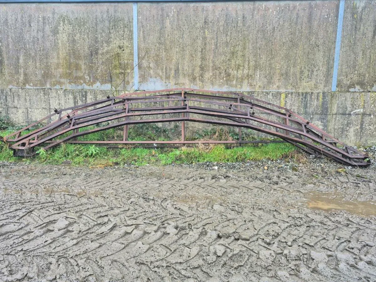 Round Roof Trusses & Tin - Image 2