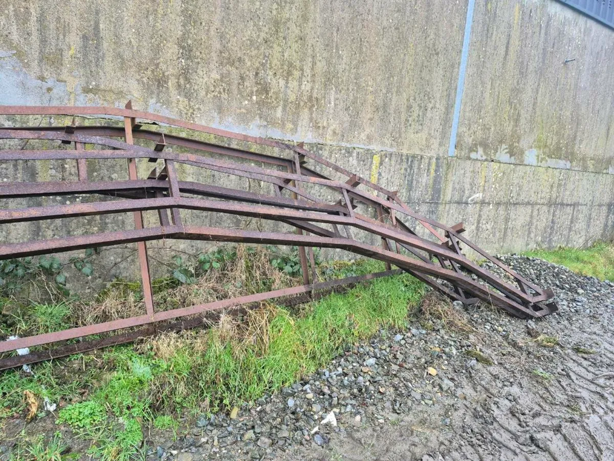 Round Roof Trusses & Tin - Image 4