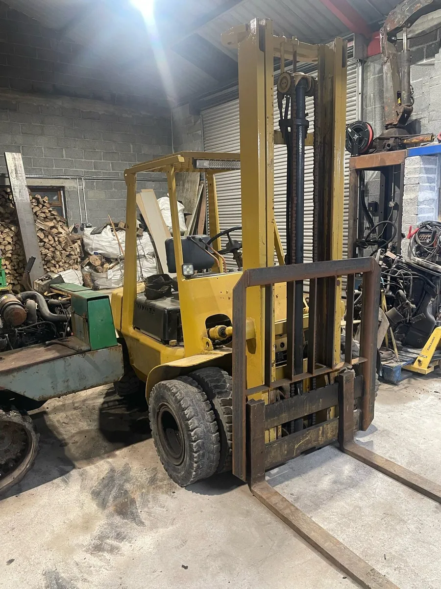 Forklift and welder - Image 3