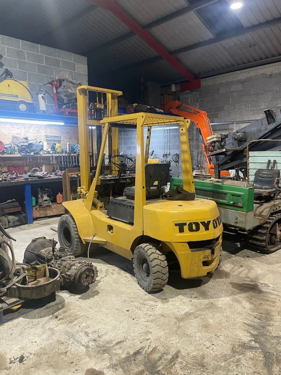 Forklift and welder - Image 1