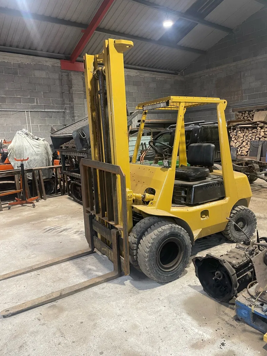 Forklift and welder - Image 2