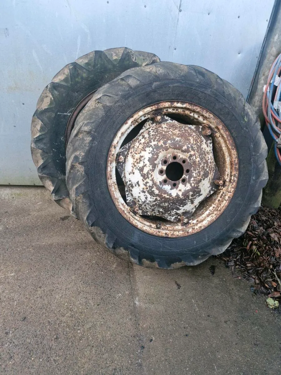 Twin wheels - Image 1