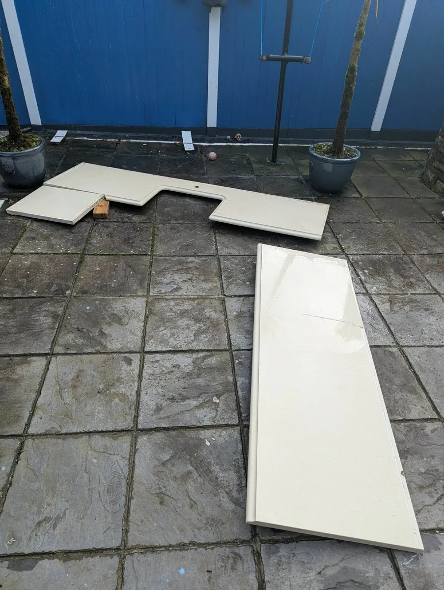 Quartz worktop - Image 1