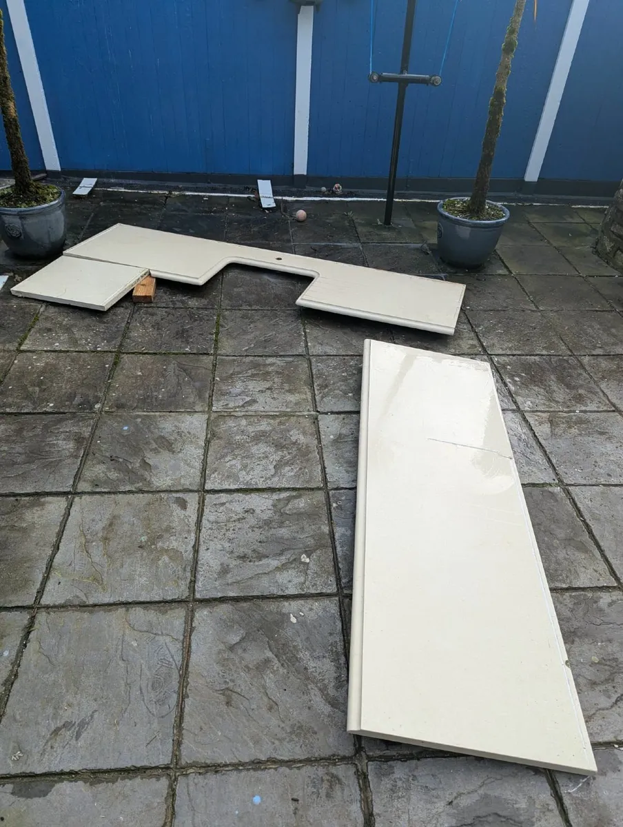 Quartz worktop - Image 3