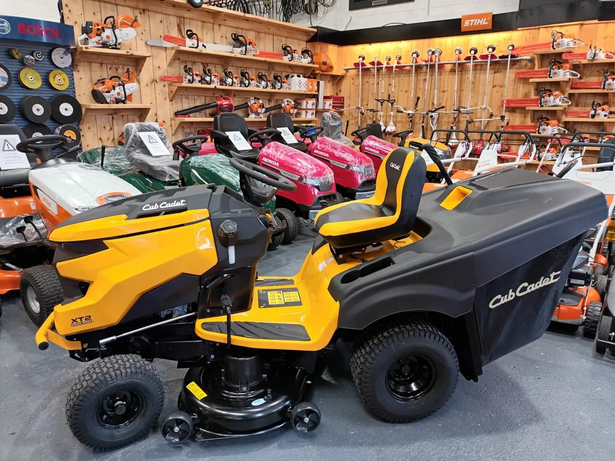 Cub Cadet XT2 QR106 ride on mower - Image 2