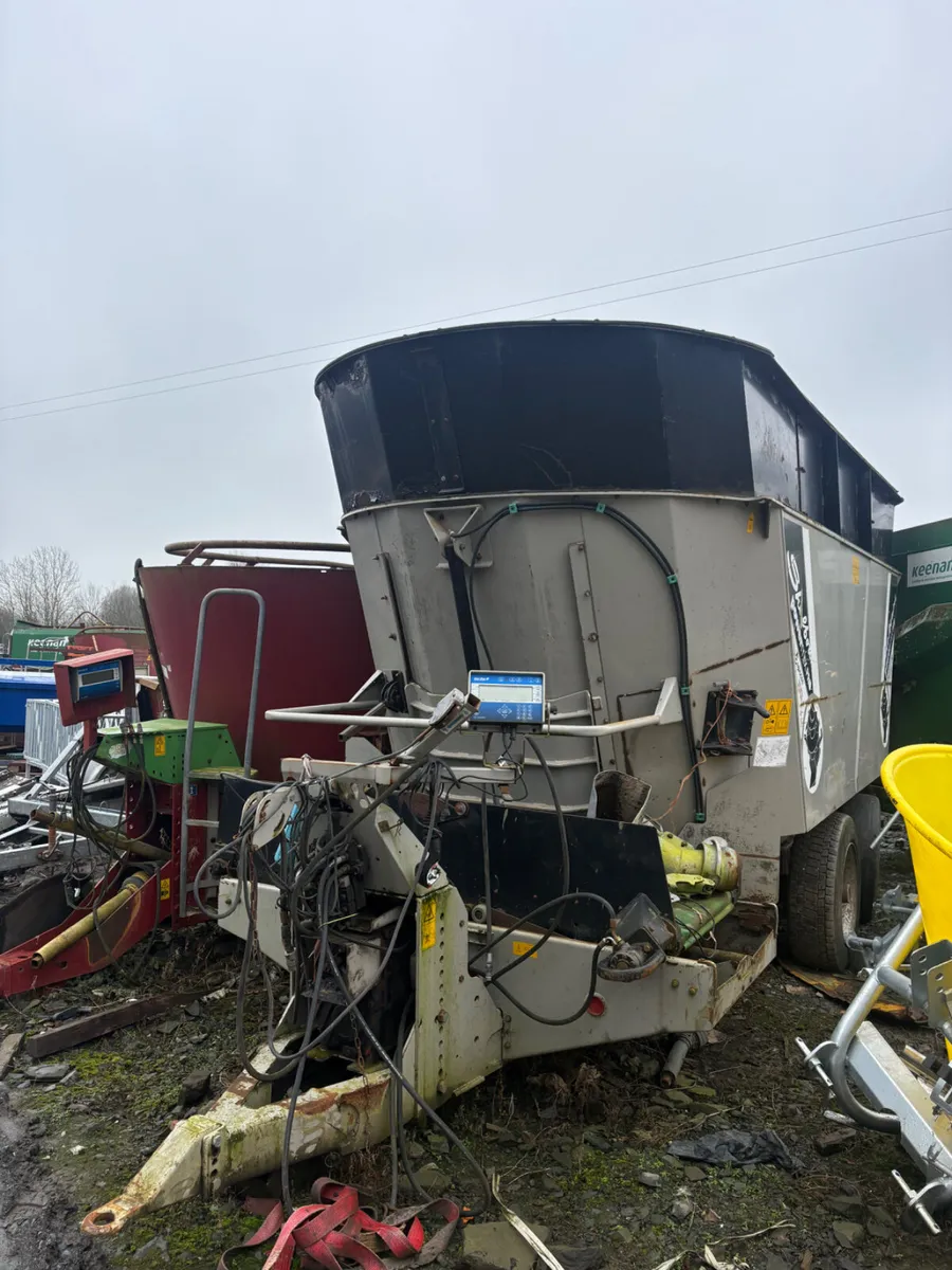 Shelbourne 24 cube tub feeder