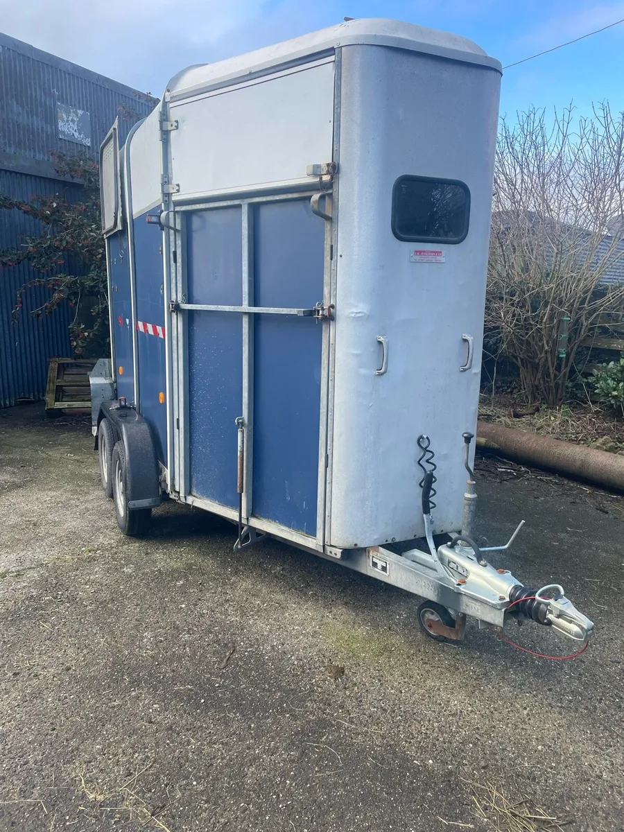 Ifor Williams 505R Horse Box - Image 1