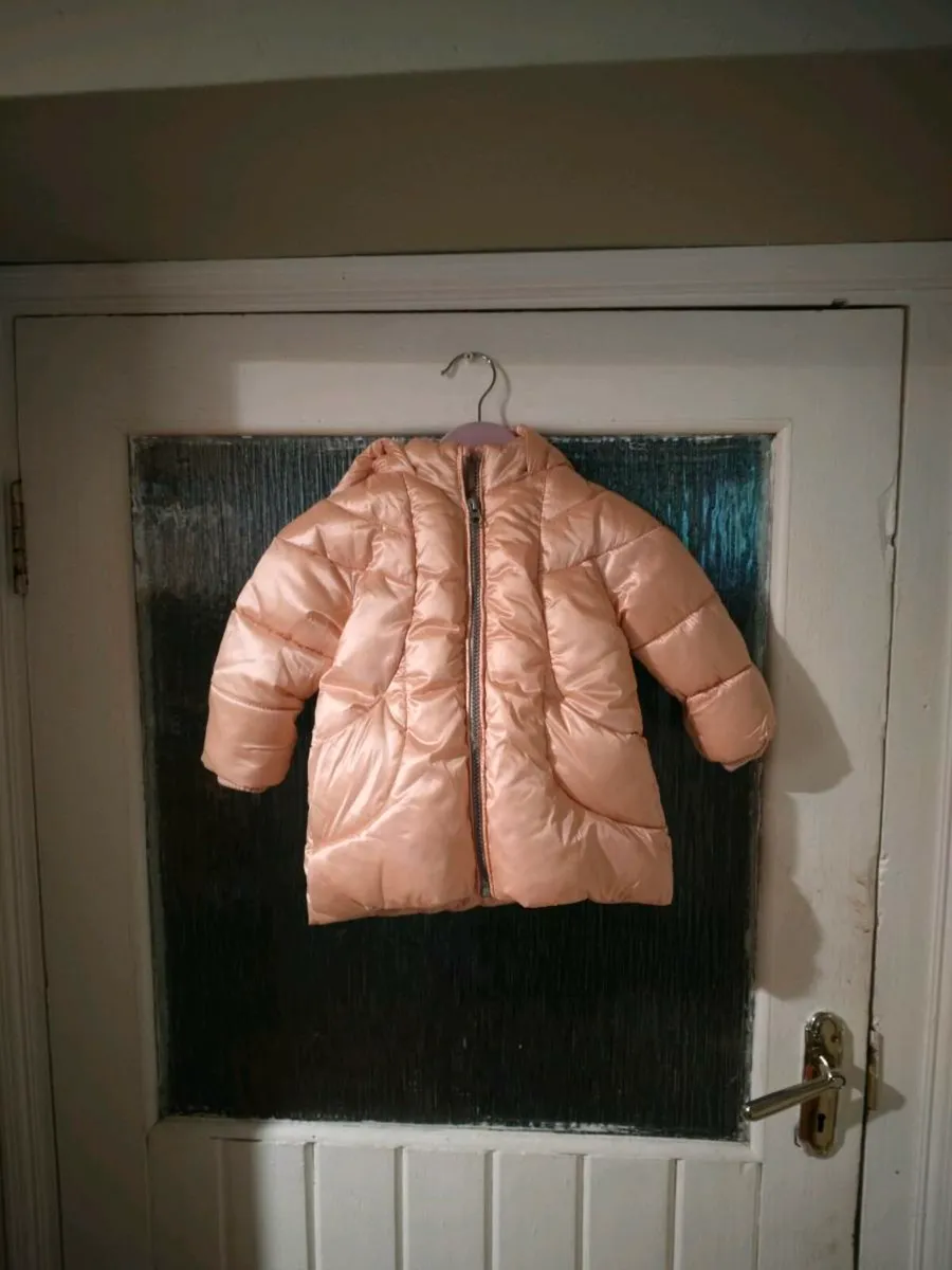 Babys girls Dunne Stores coat. Like new. 6/9 month - Image 1