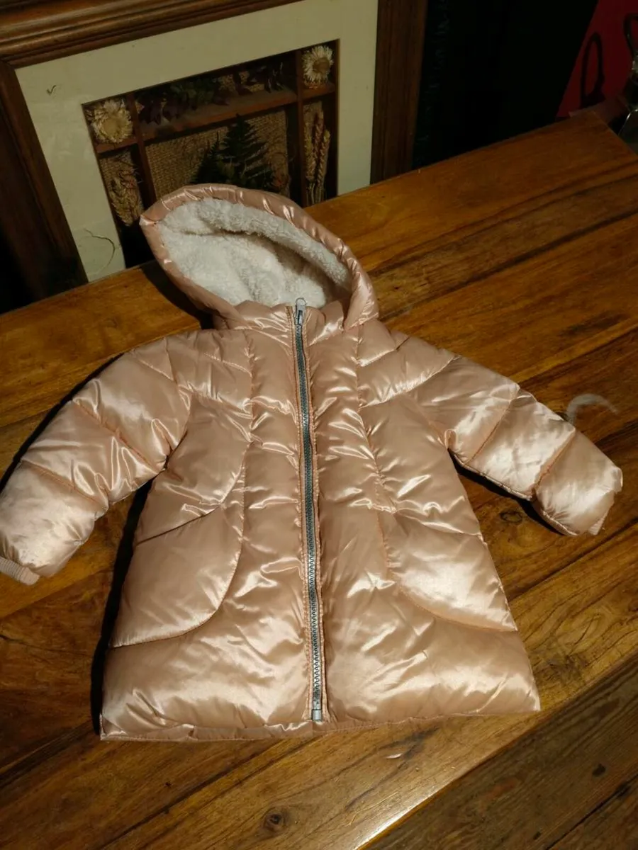 Babys girls Dunne Stores coat. Like new. 6/9 month - Image 3