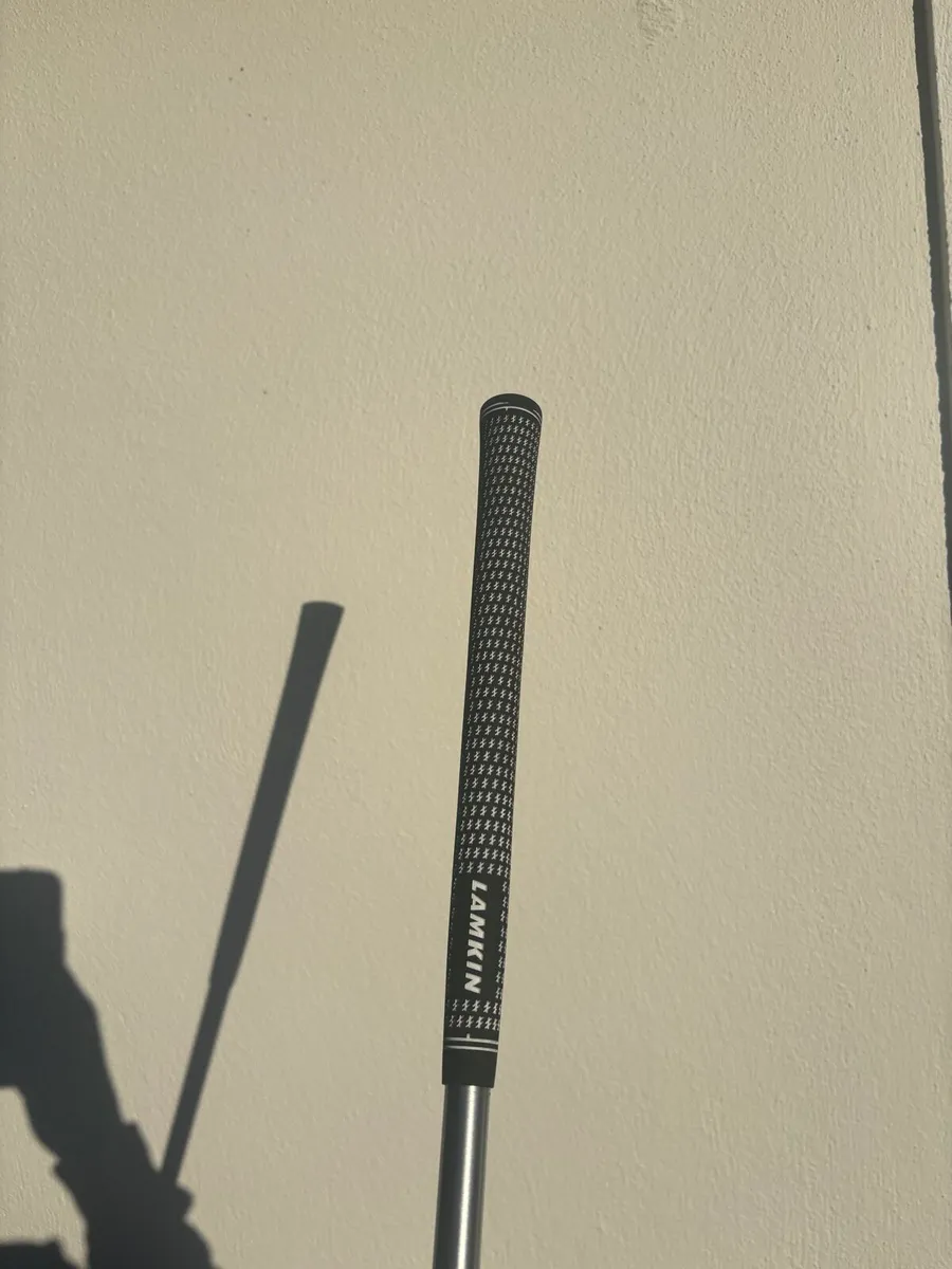 Mizuno 2 iron - Image 3