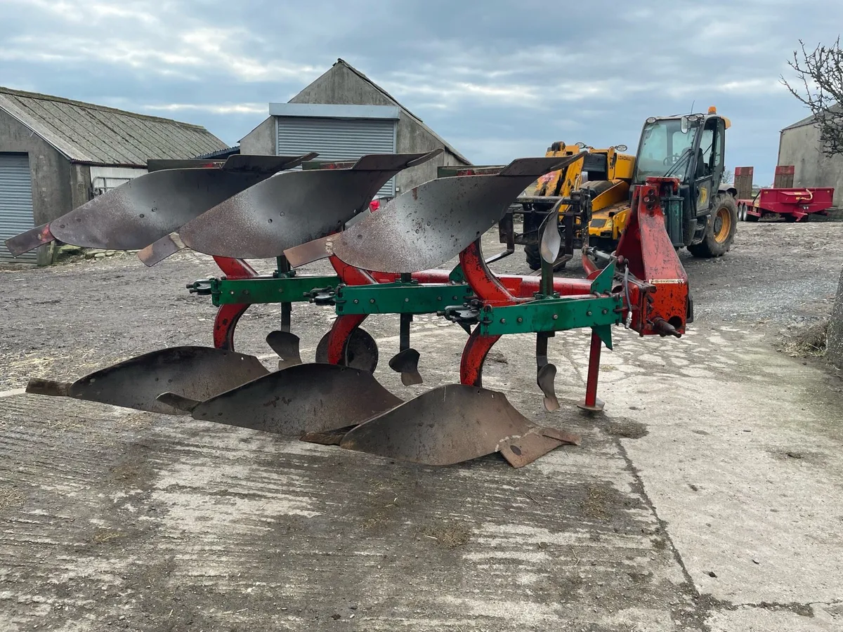 Kverneland plough - Image 1