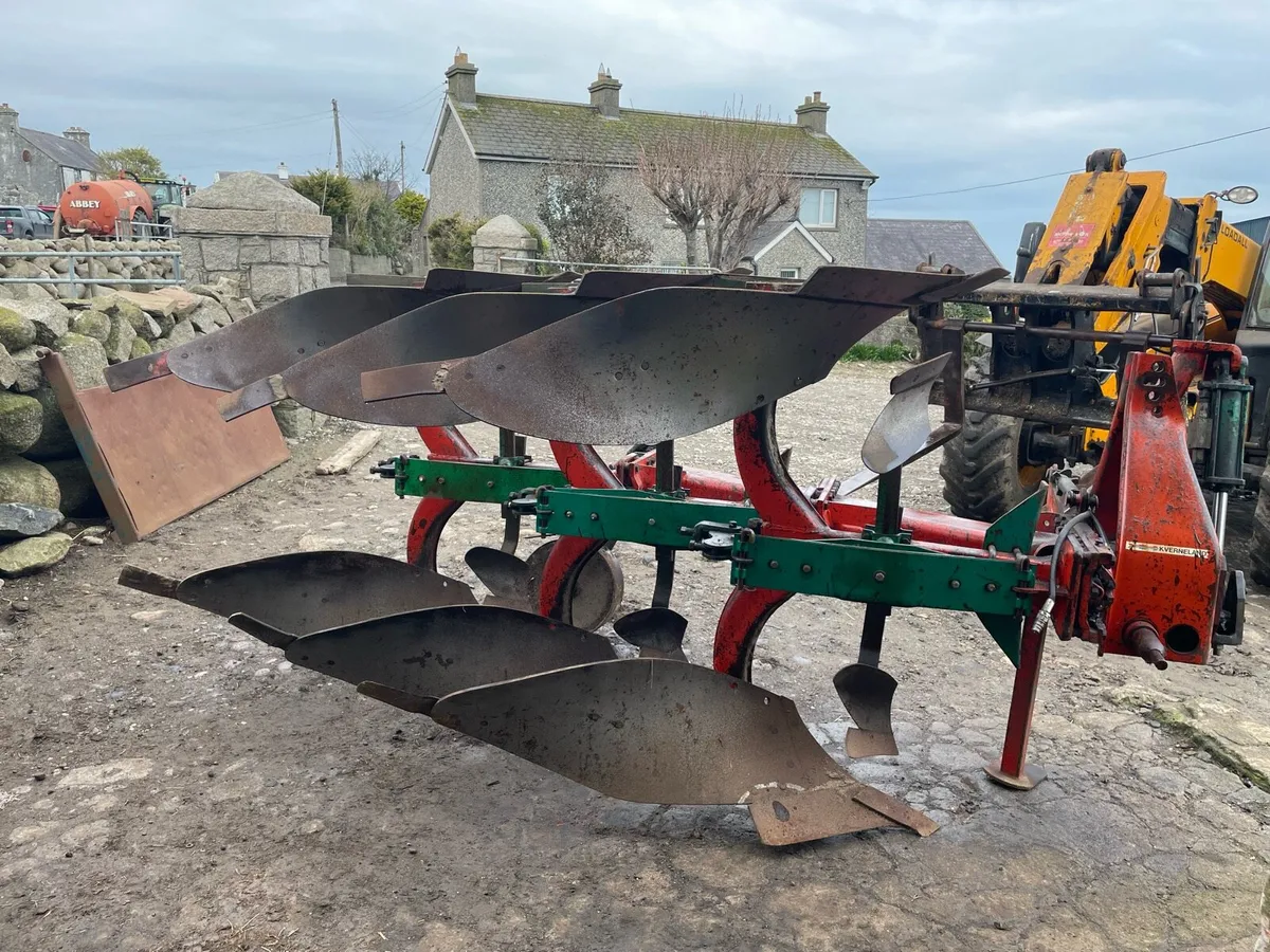 Kverneland plough - Image 4