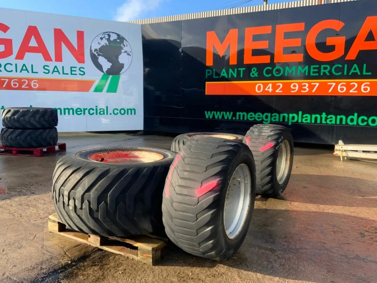 26.5  / 22.5 TRAILER RIMS AND TYRES........4109. - Image 1