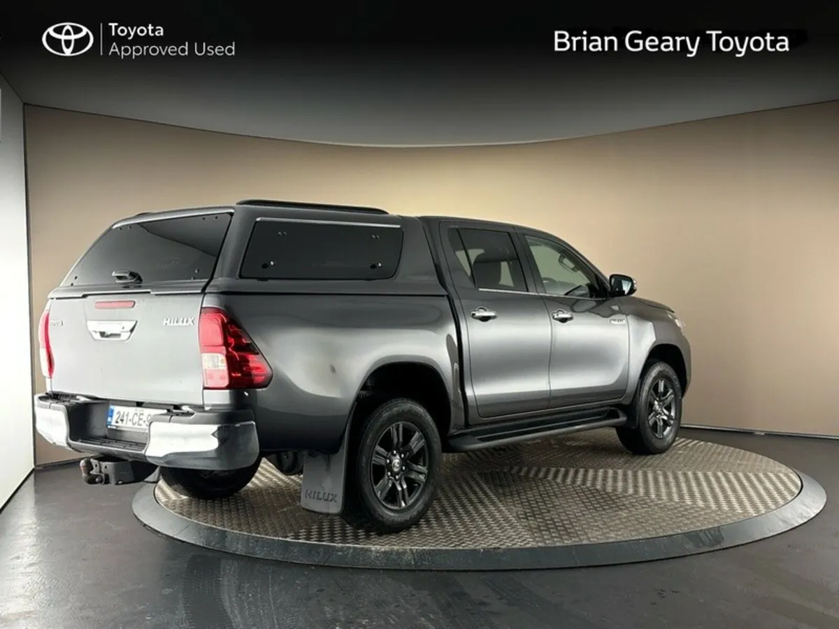 Toyota Hilux 2.8 SR5 AUTO - Image 2