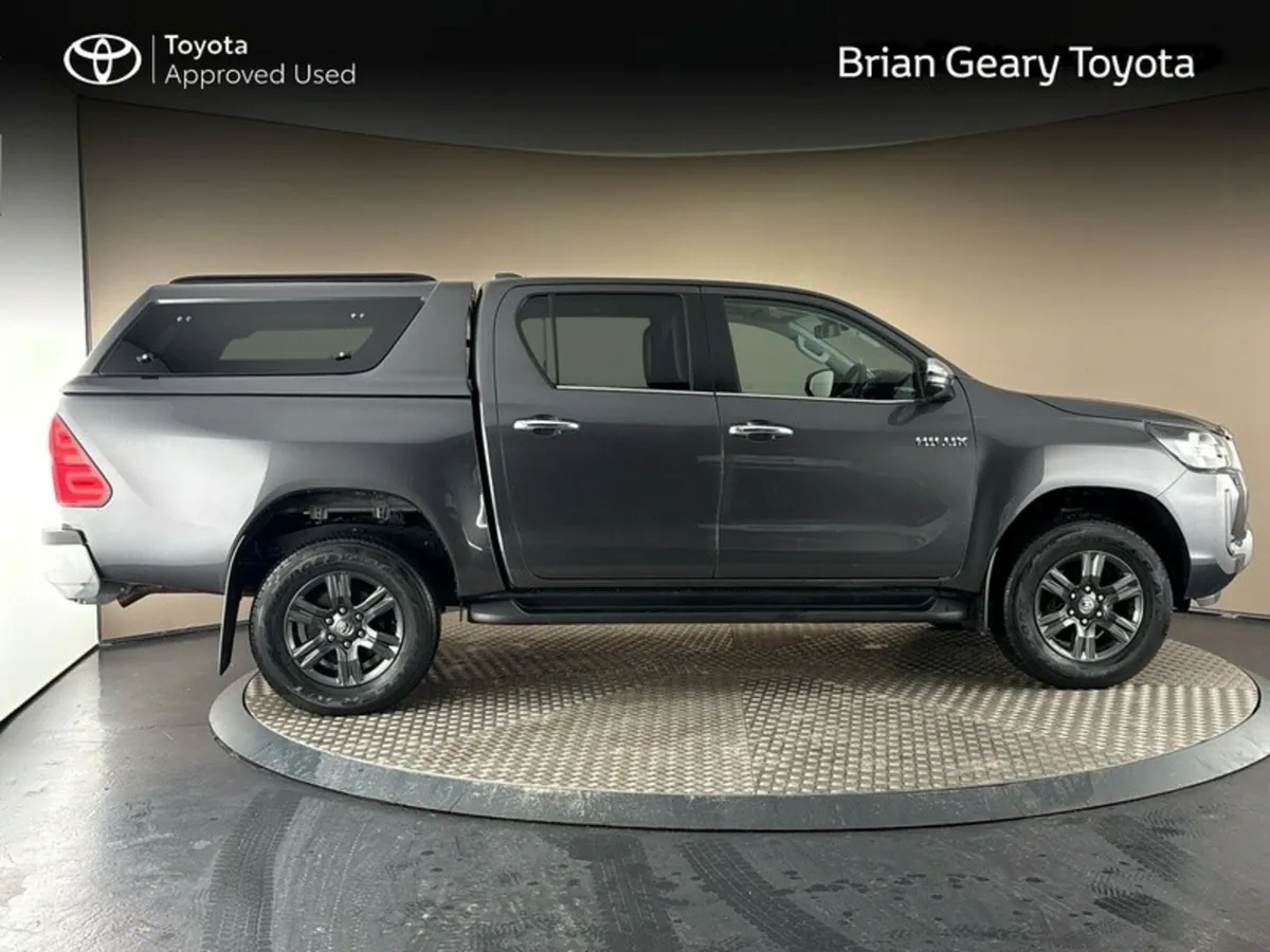 Toyota Hilux 2.8 SR5 AUTO - Image 3