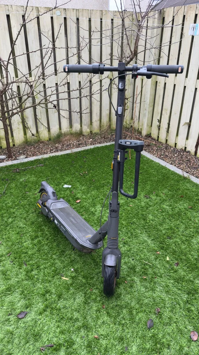 Segway Ninebot Max G2 Electric Scooter + Bike Lock - Image 3
