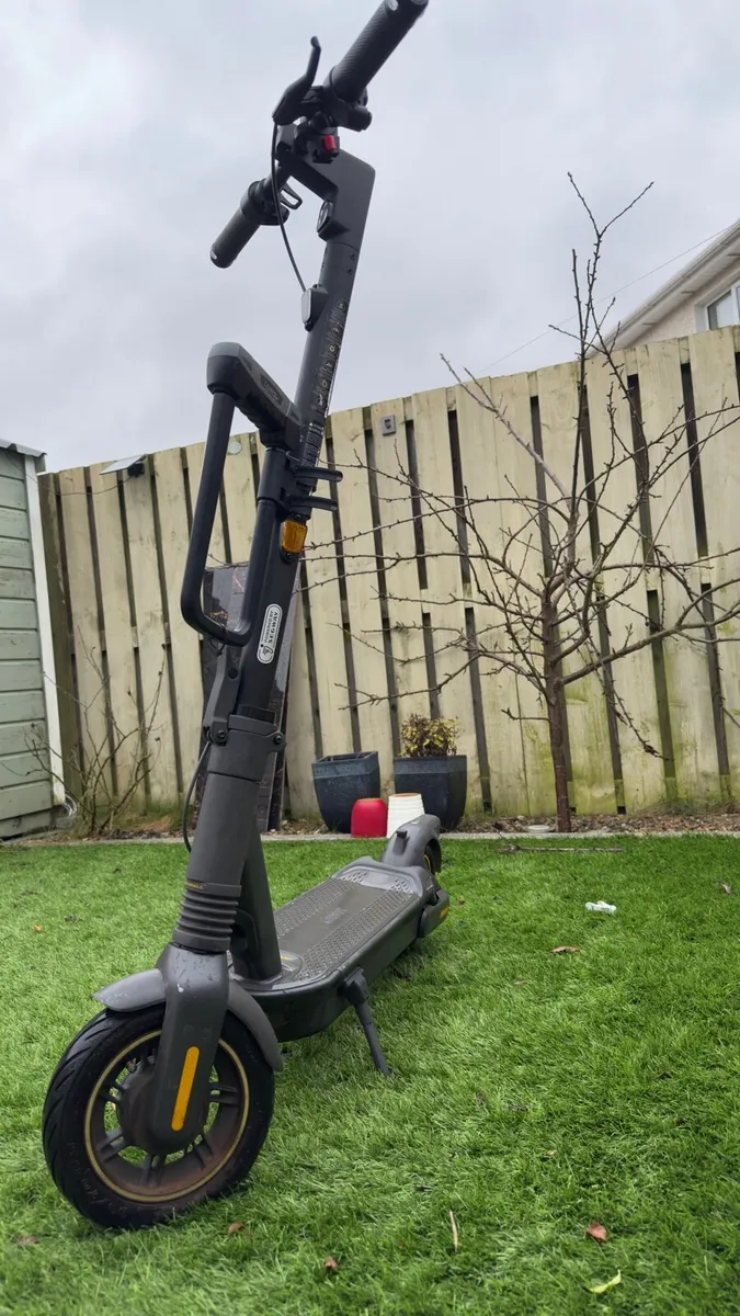 Segway Ninebot Max G2 Electric Scooter + Bike Lock - Image 4